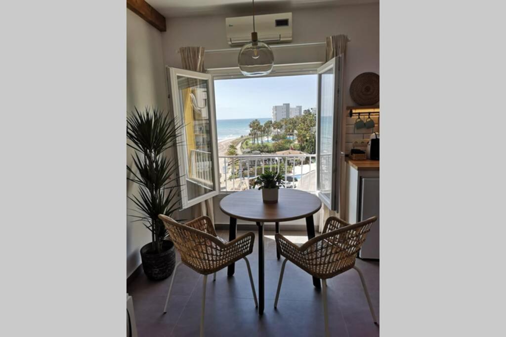 Beachfront Apartment Near Marbella Sitio de Calahonda Kültér fotó