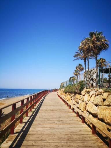 Beachfront Apartment Near Marbella Sitio de Calahonda Kültér fotó