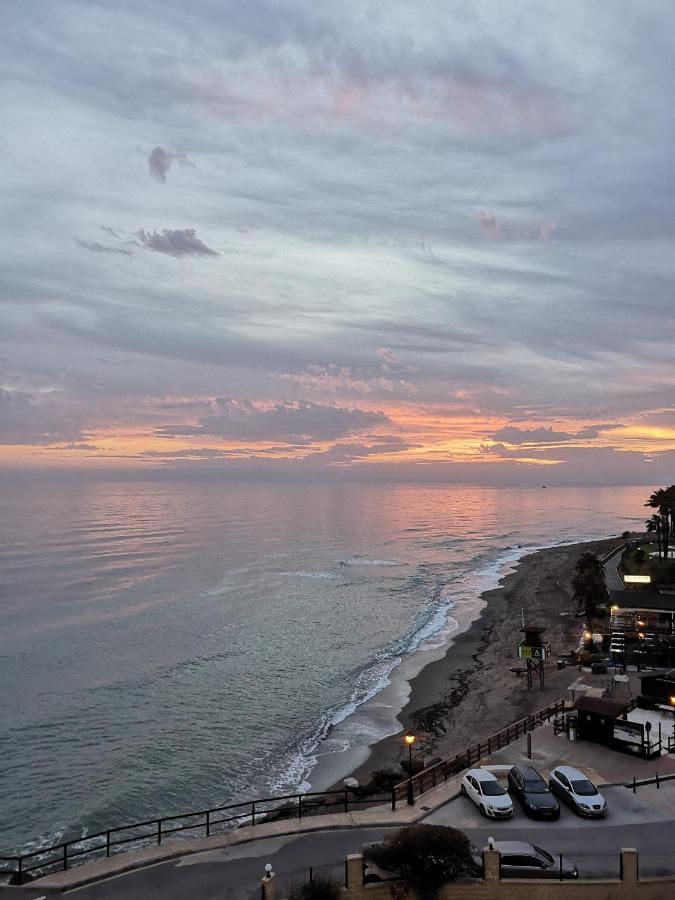 Beachfront Apartment Near Marbella Sitio de Calahonda Kültér fotó