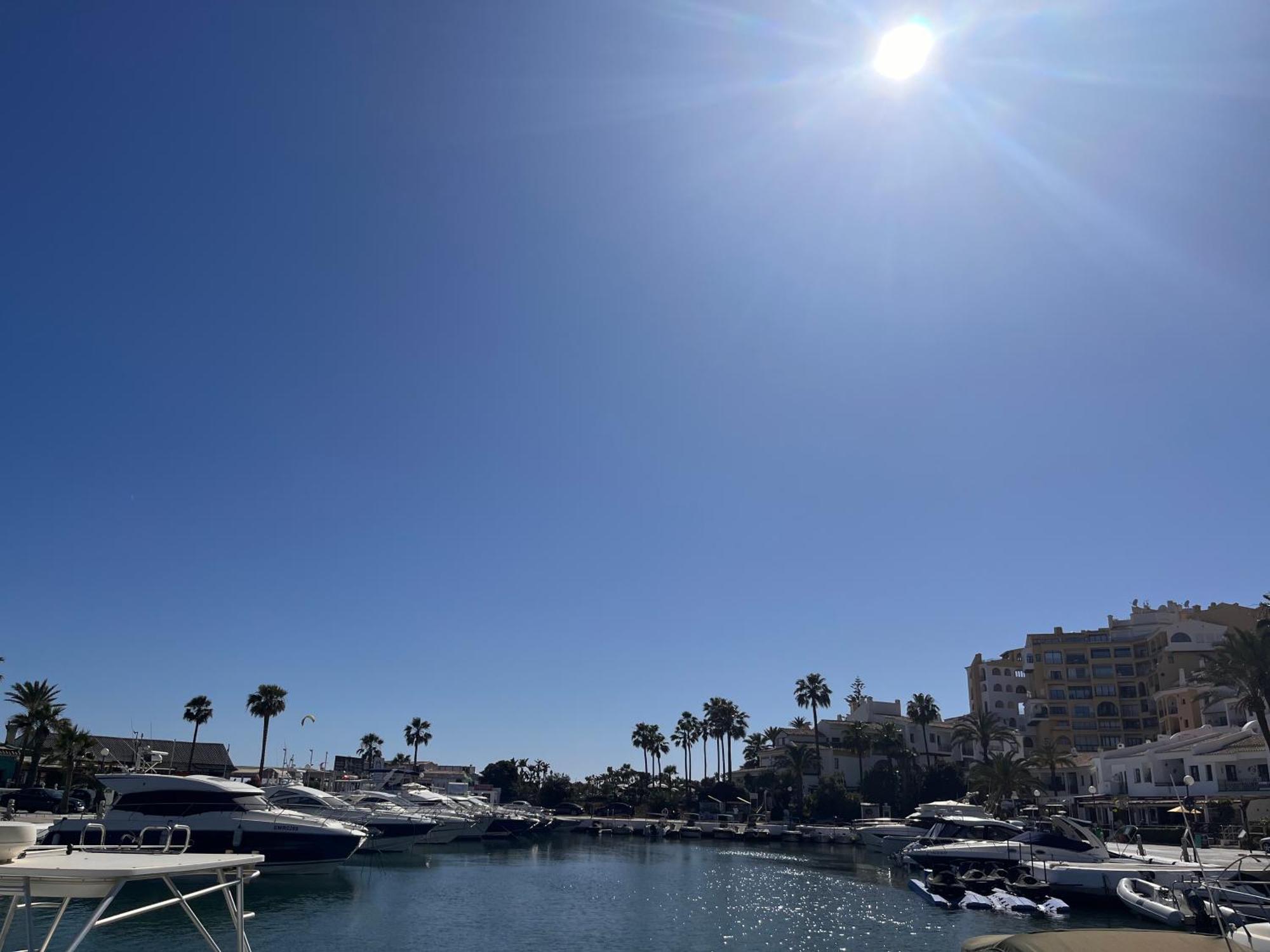 Beachfront Apartment Near Marbella Sitio de Calahonda Kültér fotó
